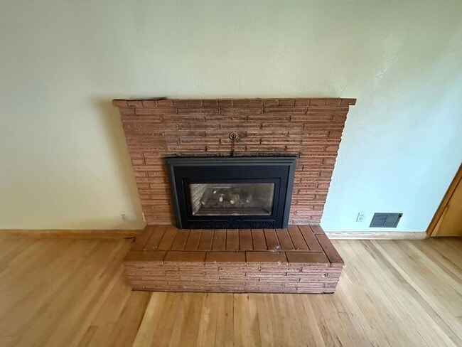 Building Photo - 595 18th St NE