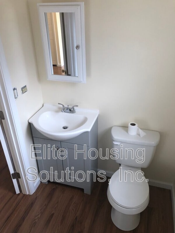 Building Photo - 204 Maple Ave