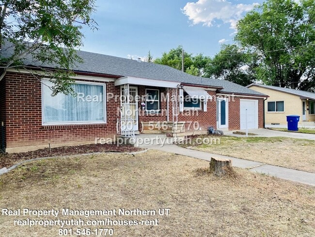 Primary Photo - 5 Bedroom 2 Bath Rambler Now Available in ...