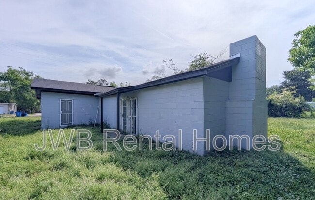 Building Photo - 7762 Lake Park Dr