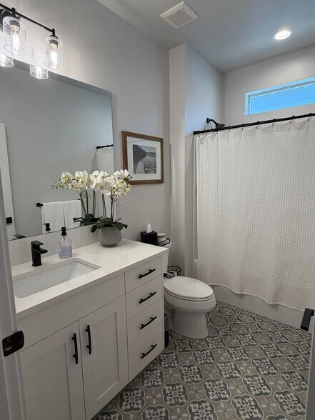 Building Photo - 11687 W Triloba Dr