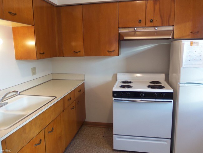 Building Photo - 1 br, 1 bath Apartment - 1534 S 11th St Apt 2