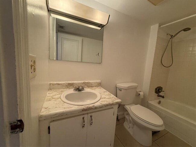 Building Photo - 10762 La Placida Dr