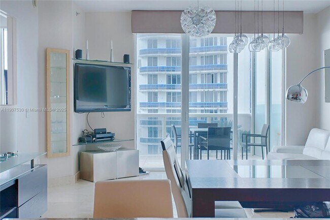 Building Photo - 15901 Collins Ave