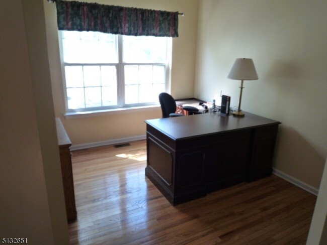 Building Photo - 9 Harrogate Cir