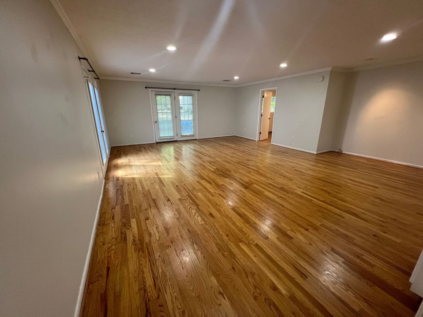 Building Photo - 726 E Magnolia Ave