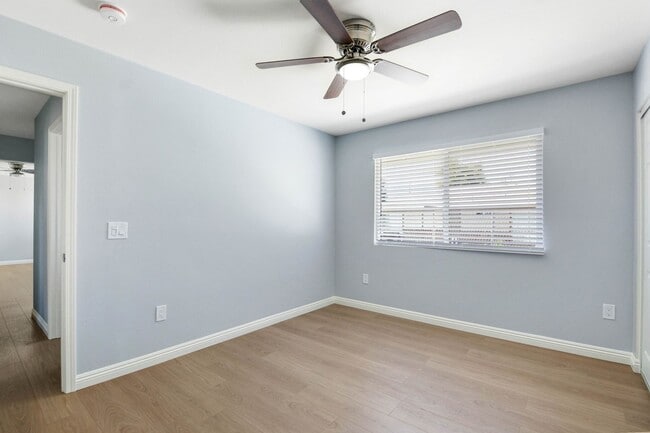 Building Photo - 2 Bedroom/ 2 bathroom condo (Front Unit)