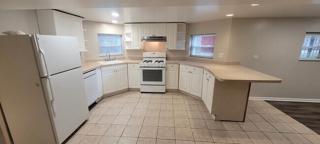 Building Photo - 4039 N Long Ave