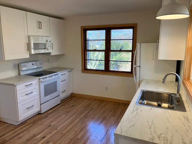 Building Photo - 4 Coffey Ave