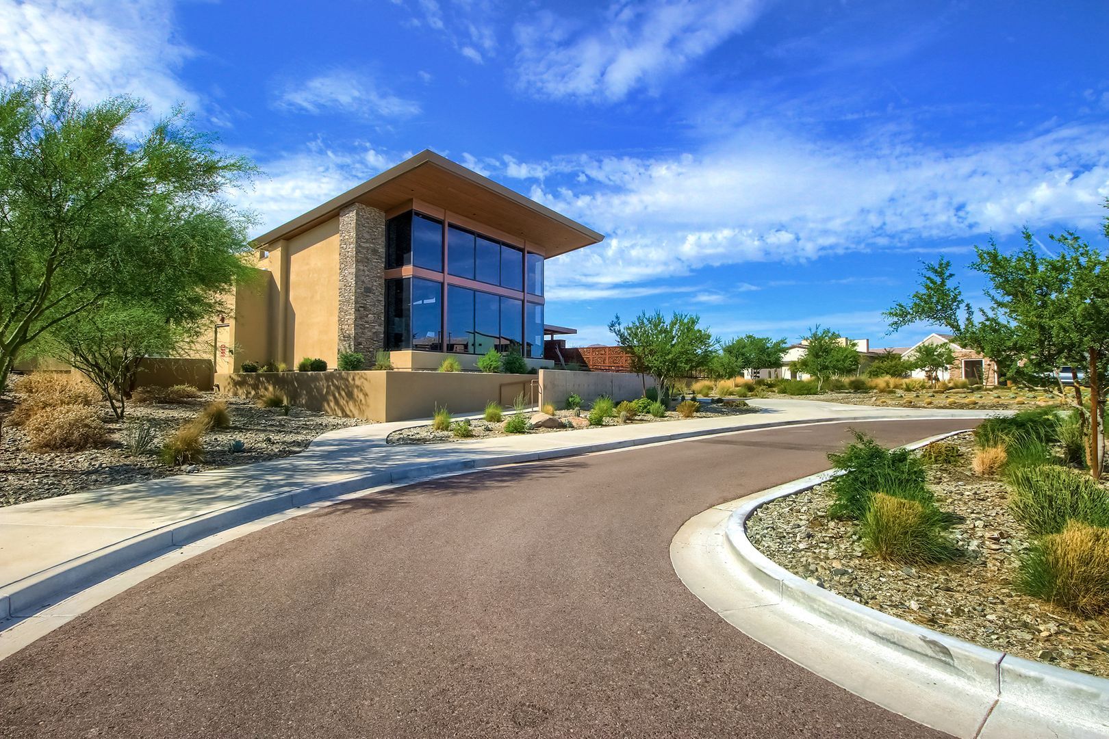 Building Photo - 1005 E Paseo Way