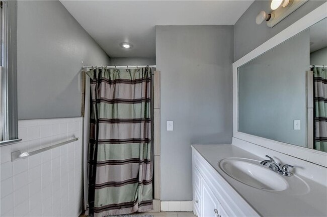 Building Photo - 525 Abernathy Rd NE