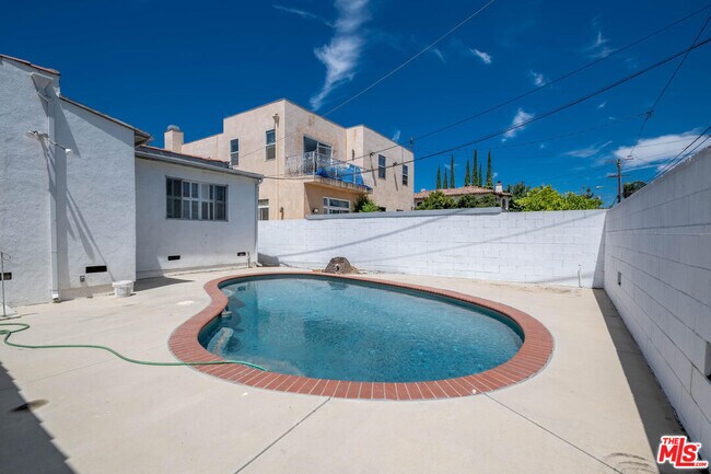 Building Photo - 352 S Wetherly Dr