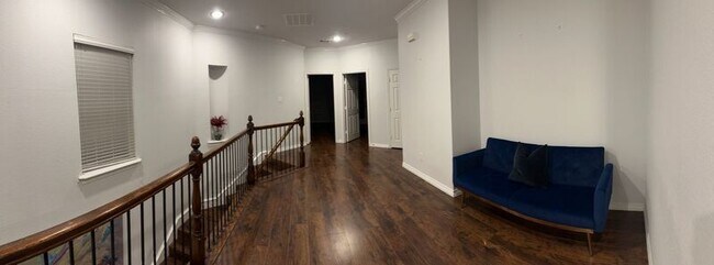 Building Photo - 1004 Colonial Dr