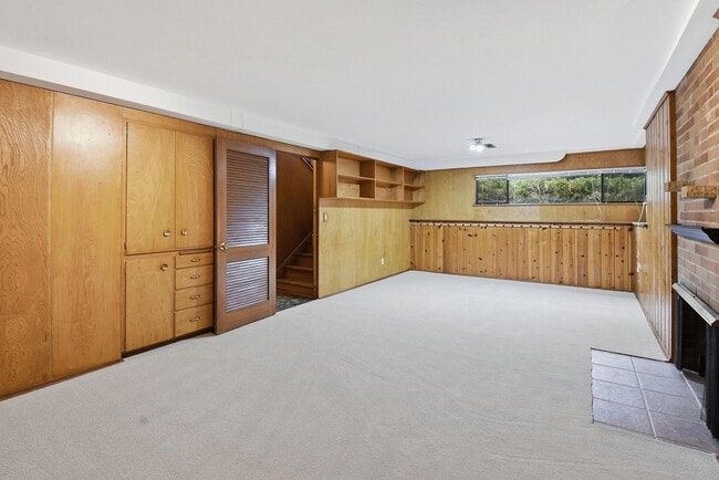 Building Photo - 3bd/2ba Bellevue Home