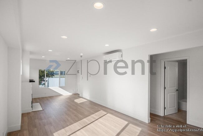 Building Photo - 2906 Adeline St