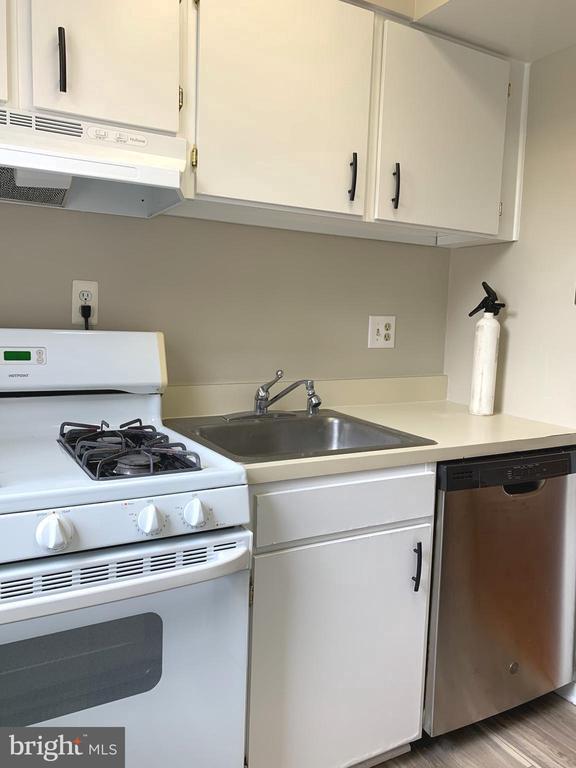 Building Photo - 26 S Old Glebe Rd