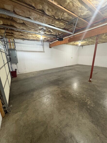 Building Photo - 2108 Pleasant View Dr