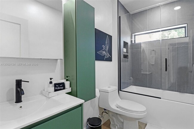 Building Photo - 811 NE 17th Ct