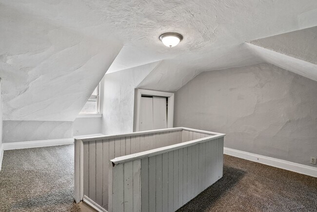 Building Photo - 3 Bedroom House in Southside - Off Street Parking and Central Air