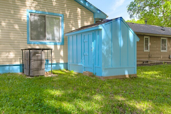 Building Photo - 9411 Fairwood Dr