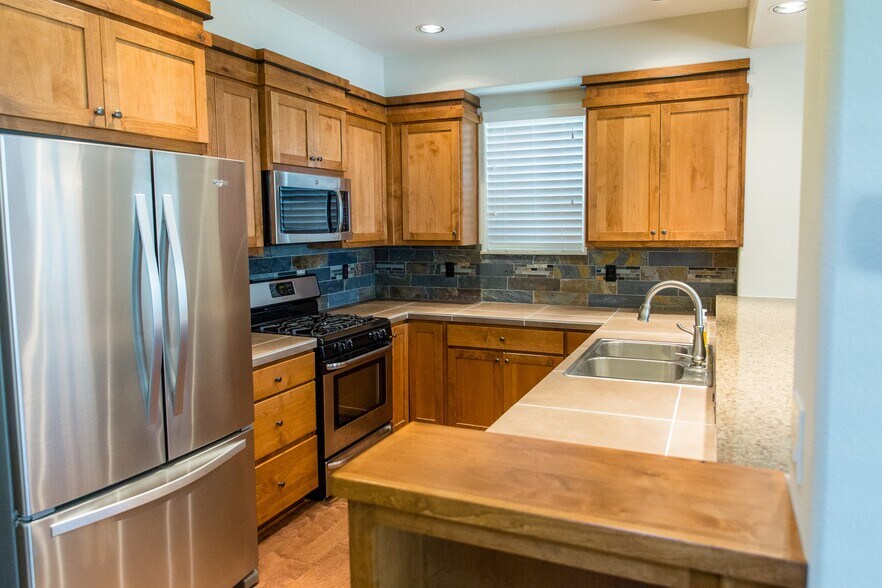 Kitchen - 263 NE 66th Ave