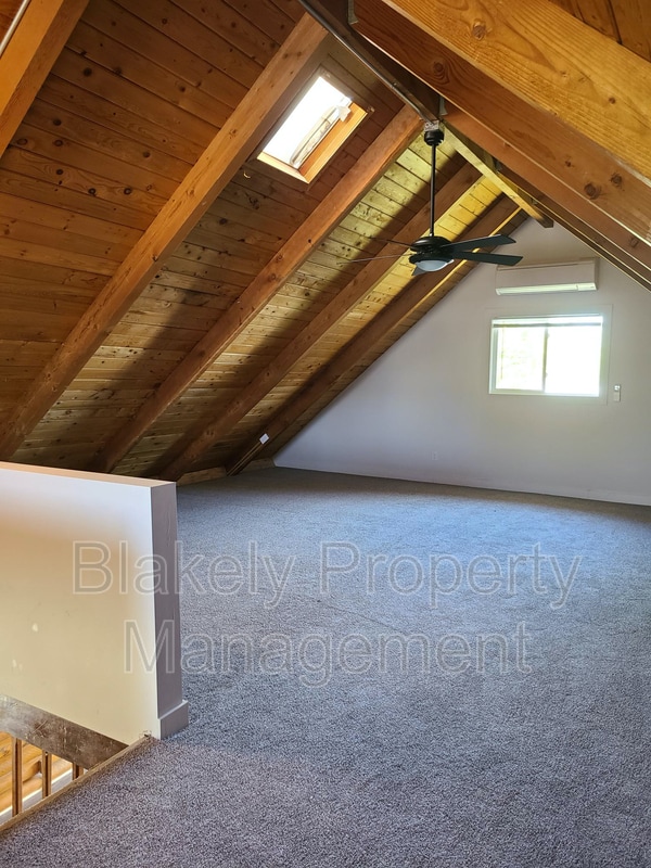 Building Photo - 15905 Ellis Ave