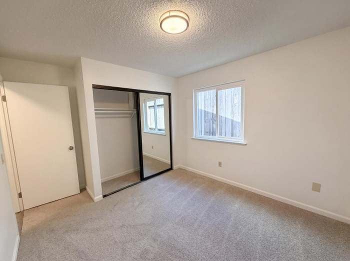 Building Photo - 5901 Small Hill Ct