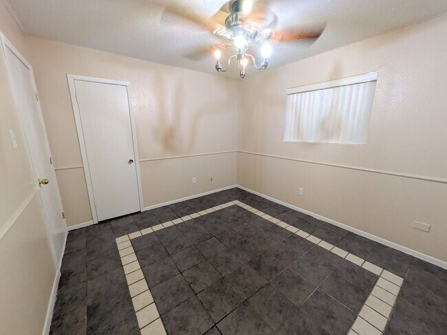 Building Photo - 6255 Bedford Dr