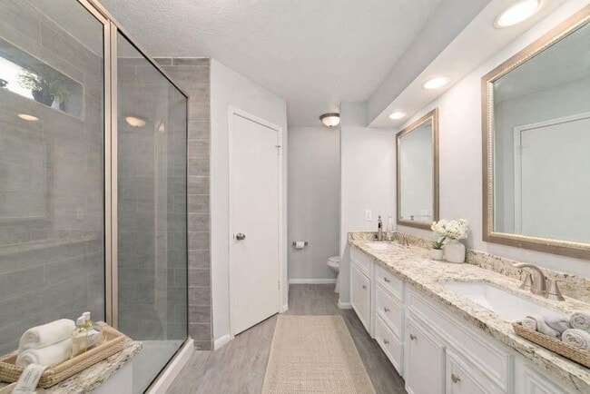 Building Photo - 7107 Plaza Del Sol Dr