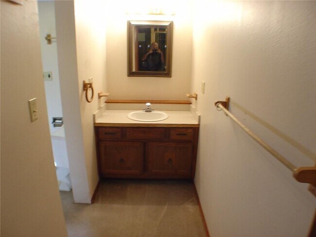 Building Photo - 20 Cobb Cir