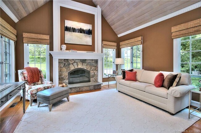 Building Photo - 30 Soundview Farm Rd