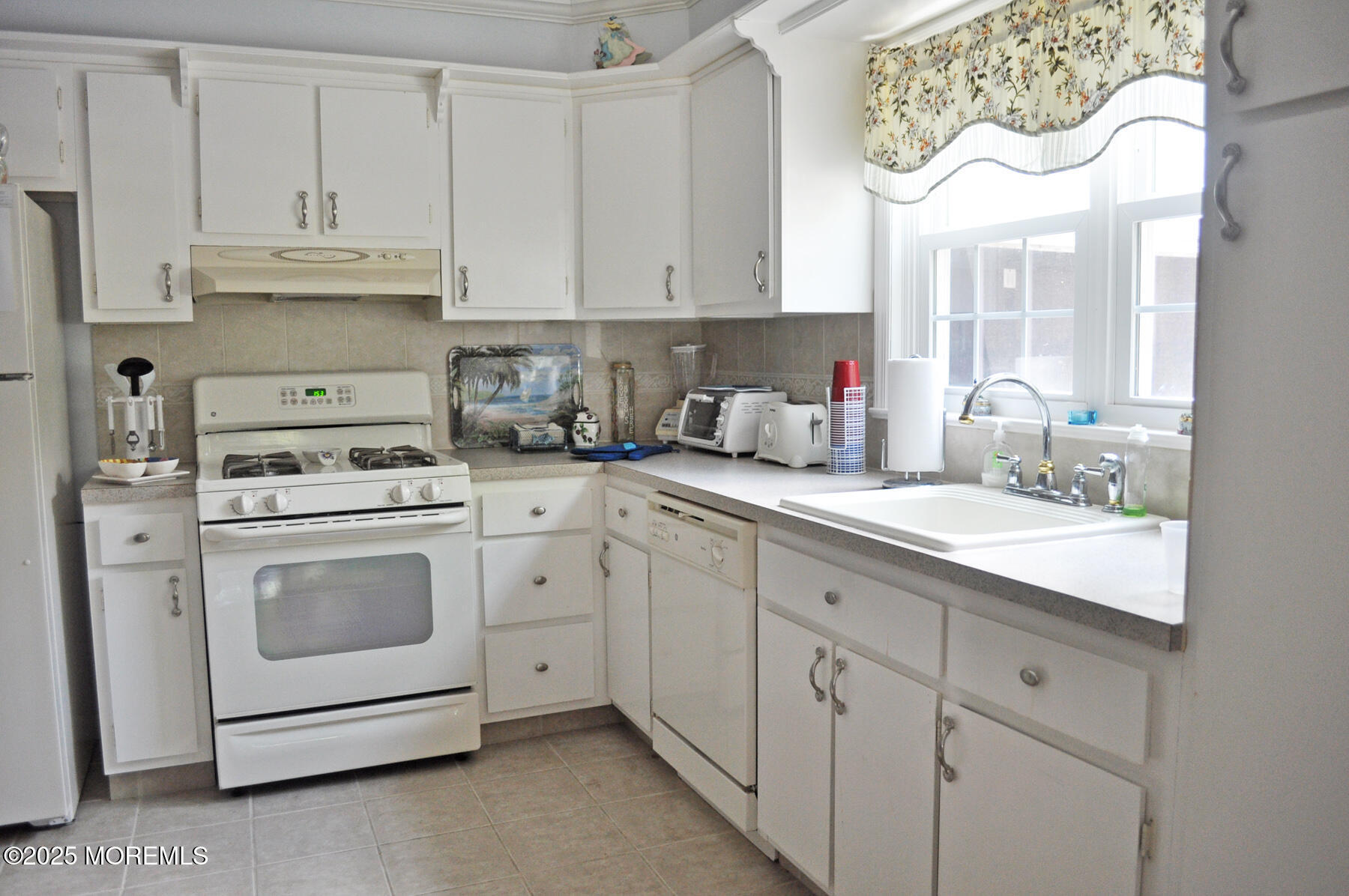 Building Photo - 204 Neptune Pl