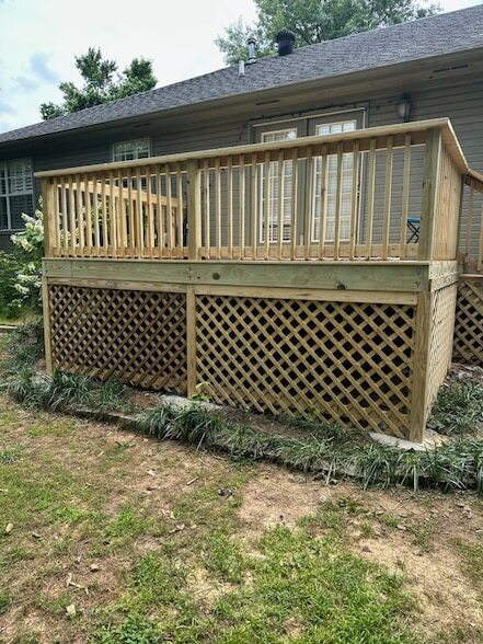 Building Photo - 1320 E Ash St