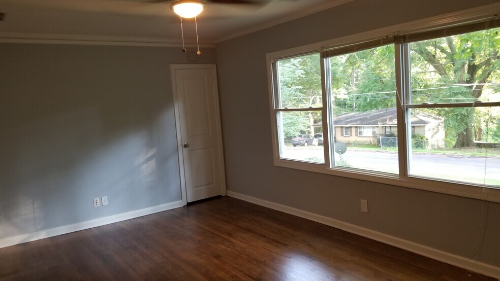 Living Room - 1920 Wildwood Dr