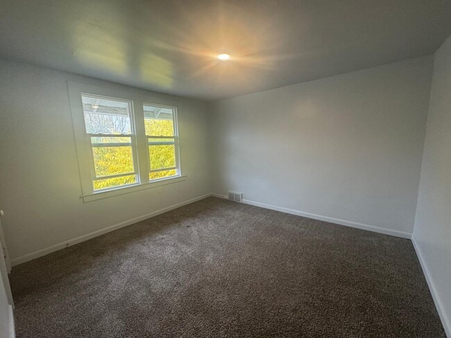 Building Photo - 149 Farrand Park