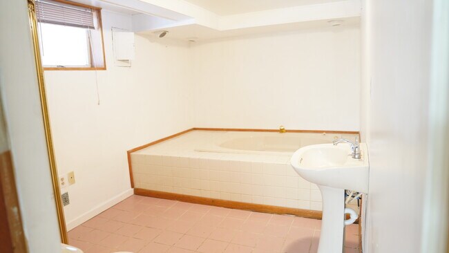 Building Photo - 6345 Morrowfield Ave