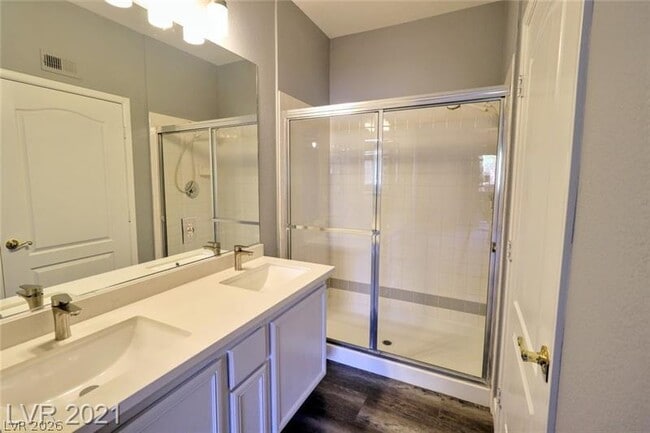 Building Photo - 9901 Trailwood Dr