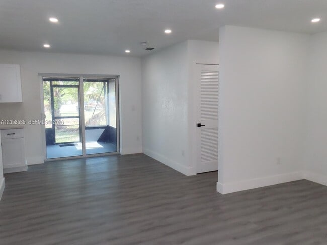 Building Photo - 95 SW 17th Terrace