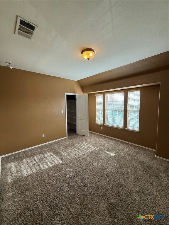 Building Photo - 305 Leather Oak Loop