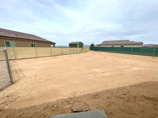 Building Photo - Built in 2024, 3 bedroom, 2 bathroom home located in Golden Valley, AZ