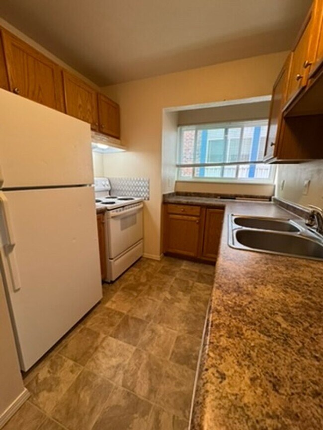 Building Photo - 995 Holli Springs Ln