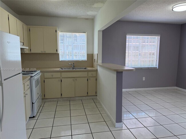 Building Photo - 837 SE 8th Ct
