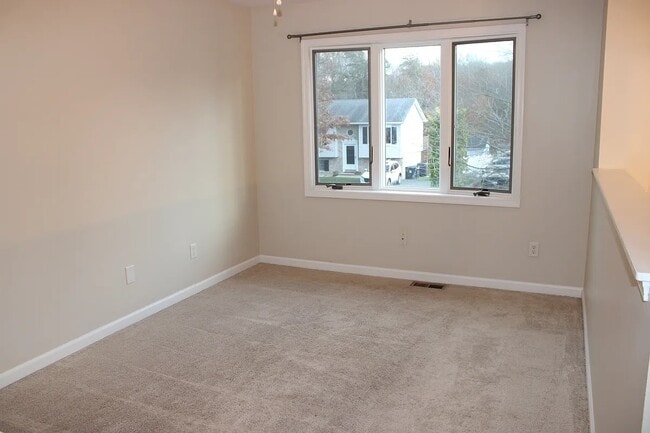 Building Photo - 7 White Birch Dr