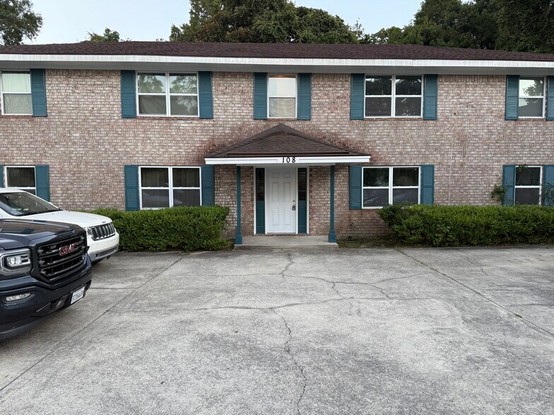 Primary Photo - 108 Woodhouse Ln
