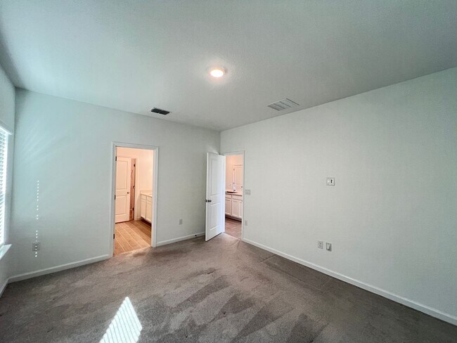 Building Photo - Awesome 3 BD/2BA Home in Beautiful Ocala!!!