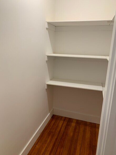 Building Photo - 21 Moraine St