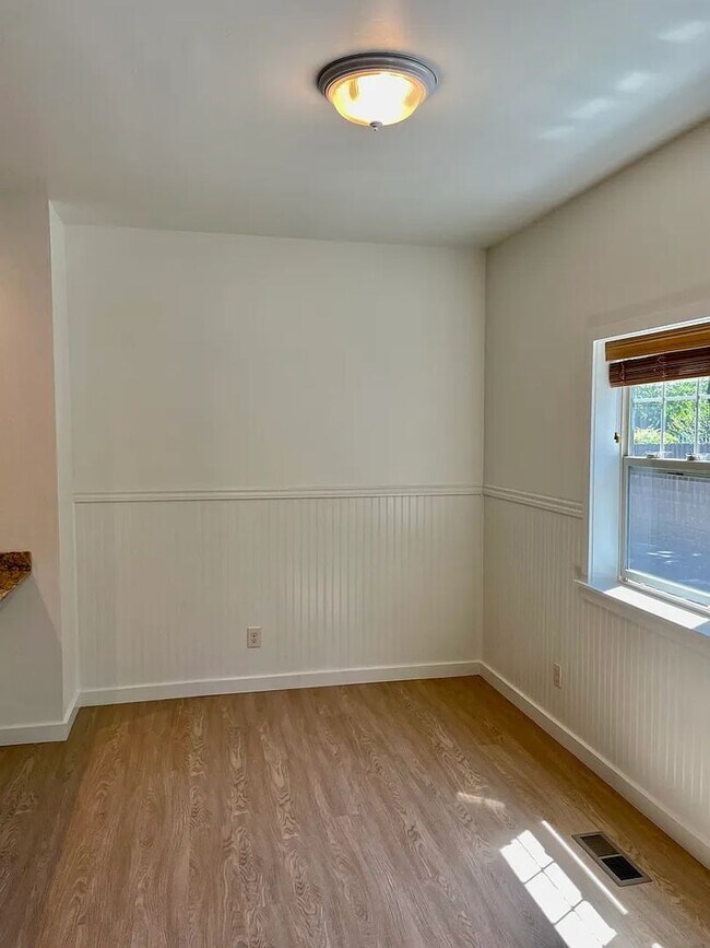 Building Photo - 907 Bellview Ave