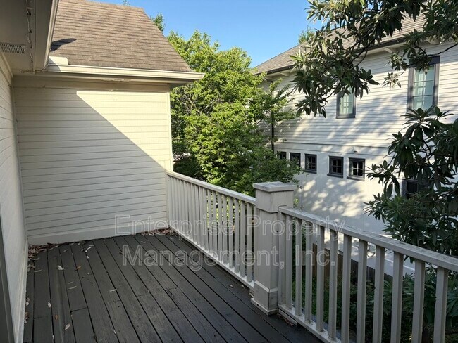 Building Photo - 958 Harbor View Dr