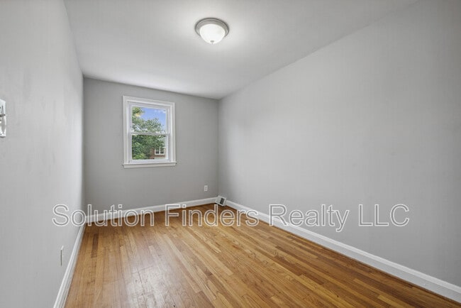 Building Photo - 2110 Coralthorn Rd