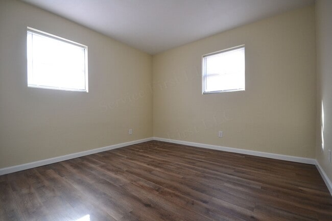 Building Photo - Pike Apartments